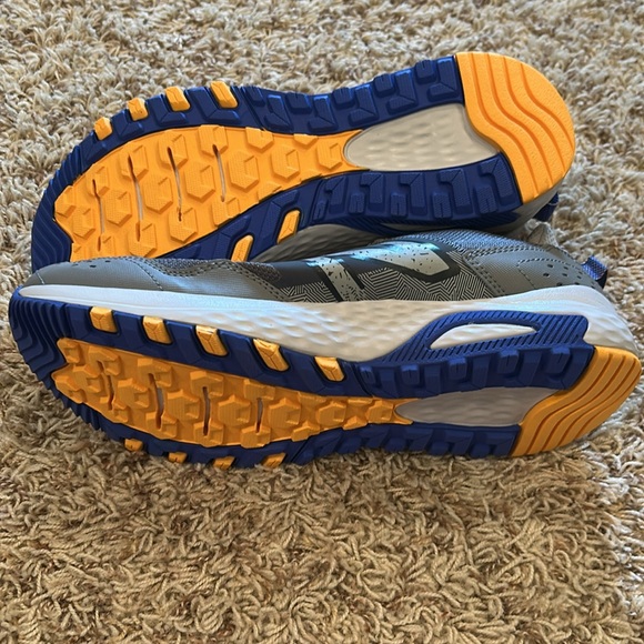 New Balance -Men’s Gray and Blue Athletic Shoes w/ Cushioned Support -Size 10.5D
